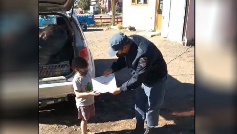 El pequeño gesto de un nene que se viralizó y mereció un diploma