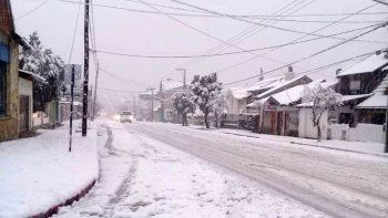 el temporal de nieve dejo a 15 mil vecinos de bariloche sin luz el temporal de nieve dejo a 15 mil vecinos de bariloche sin luz