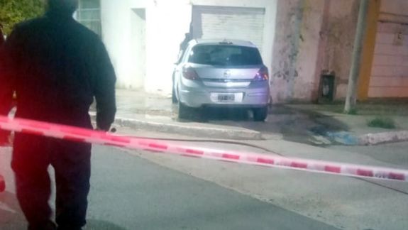 Un conductor les destruyó su local y ladrones aprovecharon para robar