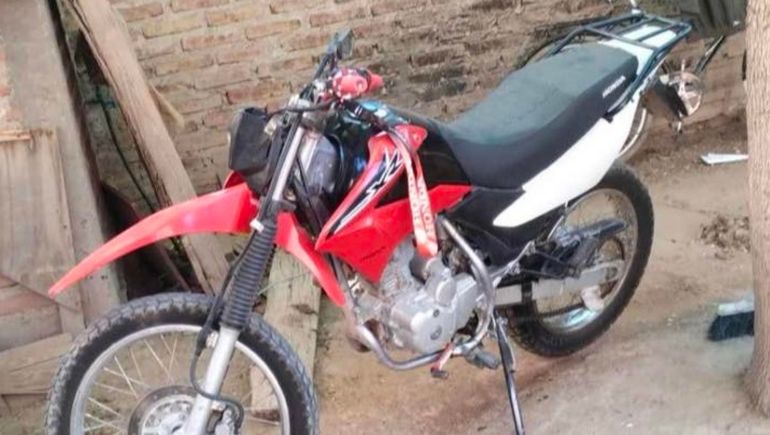 Tres motochorros asaltaron a un barbero que volvía de trabajar y le robaron su moto