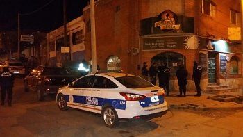 dos hermanos de 12 y 16 anos asesinaron a su papa