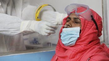 india supera a china en casos de coronavirus: son casi 86 mil india supera a china en casos de coronavirus: son casi 86 mil