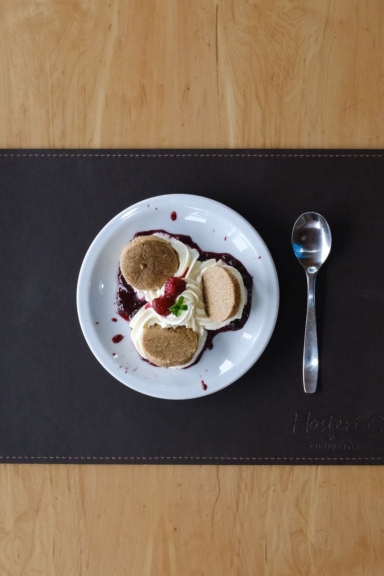 Bombones de ñaco y miel con crema en la Hostería Los Miches. Bombones de ñaco y miel con crema en la Hostería Los Miches.