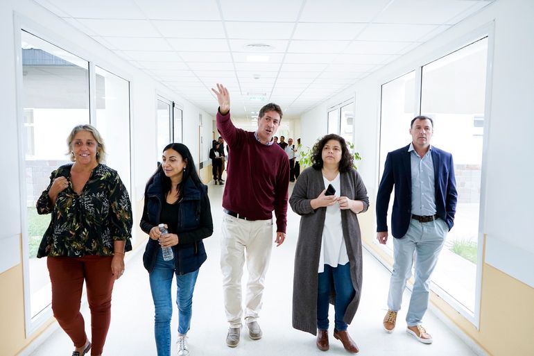La ministra de Salud de la Nación, Carla Vizzoti, recorrió junto a autoridades sanitarias de la provincia, los espacios de vacunación del Centro Modular Sanitario de San Martín de los Andes.