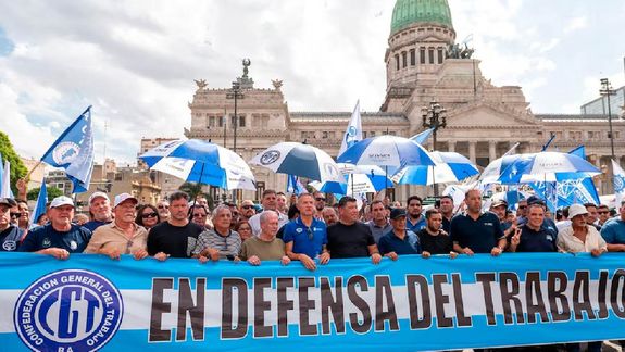 Tras el acuerdo entre el Gobierno y la CGT , diferentes gremios comienzan negociaciones de nuevos acuerdos laborales.