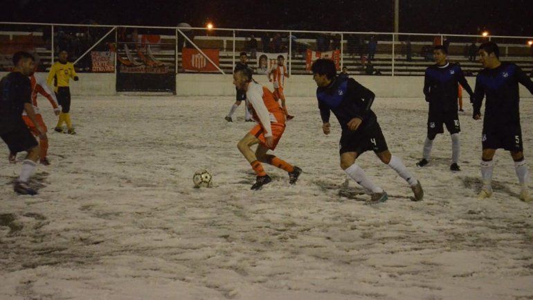 Fútbol: así se vivió la semifinal bajo nieve
