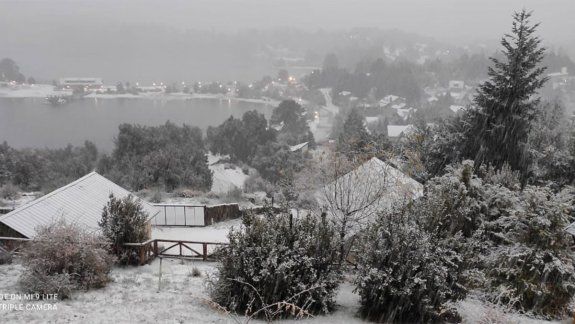La imponente nevada que alegró la temporada en Villa Pehuenia
