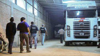 Ayer, durante el allanamiento al galpón en Saturnino Torres al 900. Ayer, durante el allanamiento al galpón en Saturnino Torres al 900.