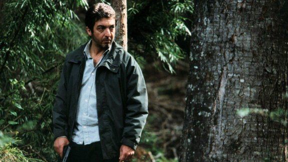 En el 2004, Darín también filmó en Bariloche junto a Dolores Fonzi, la película El aura.