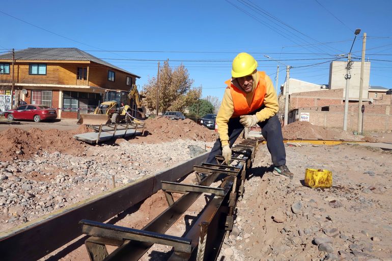 Muchas de la obra que se hacen en Añelo las financia el sector privado.