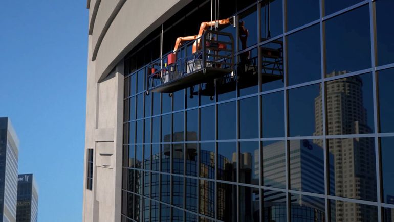 Este es el robot que ya deja sin trabajo a los limpiavidrios