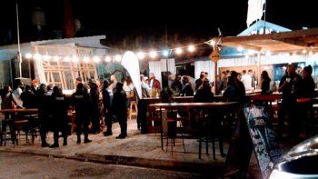 El momento en que se desarrollaba el operativo en el comercio montado delante de una vivienda de la peatonal. El momento en que se desarrollaba el operativo en el comercio montado delante de una vivienda de la peatonal.