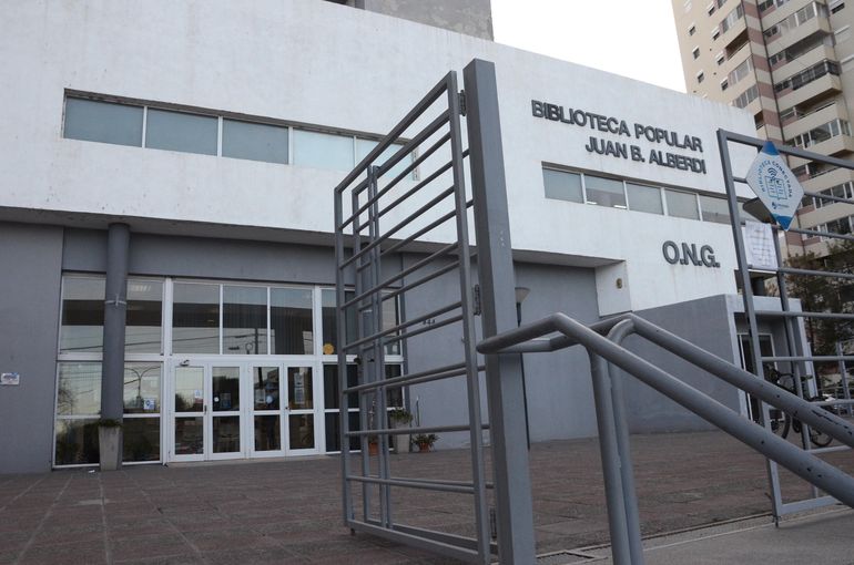Sigue el drama en la Biblioteca Alberdi: ahora entraron a robar