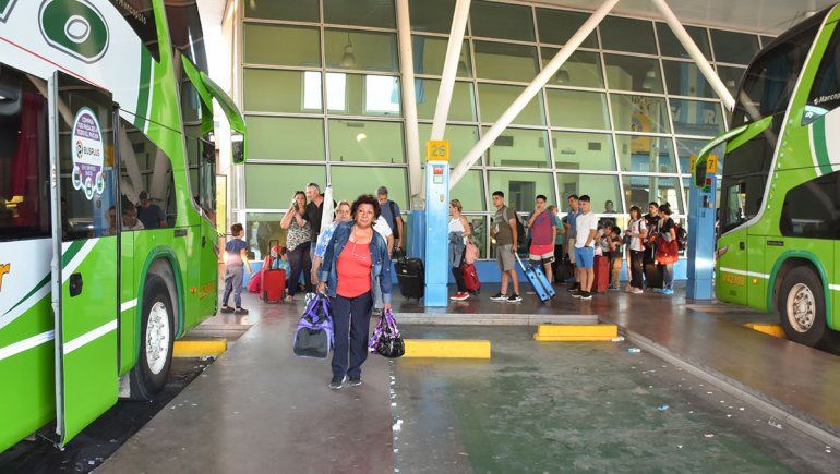 Micros de larga distancia les dan pelea a las low cost