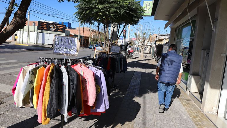 El oeste de Neuquén tiene su propio centro comercial: los económicos precios de la ropa