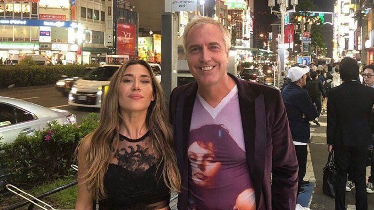 El conductor paseó por Japón junto a la cantante.