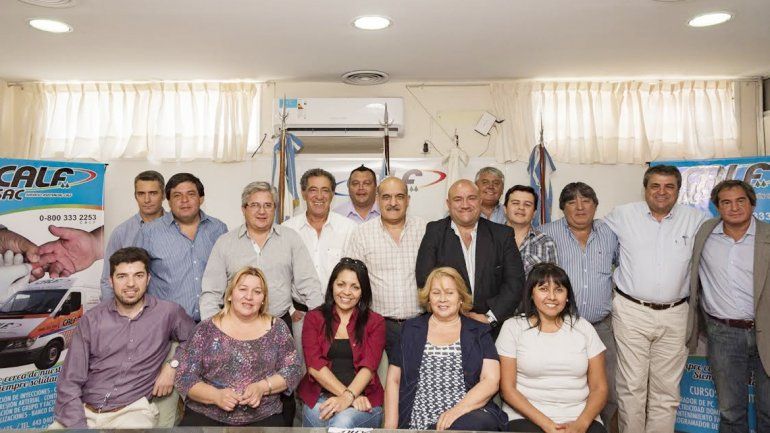 Ciapponi (centro) junto a los dirigentes que lo acompañarán durante su gestión en la cooperativa.