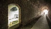 El túnel de un tren Patagónico que tiene más de un siglo y hoy usan los chicos para ir a la escuela. El túnel de un tren Patagónico que tiene más de un siglo y hoy usan los chicos para ir a la escuela.