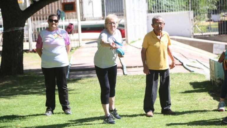 Adultos mayores disfrutan a pleno de la colonia gratuita de vacaciones