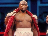 George Foreman fue dos veces campeón del mundo de pesos pesados 