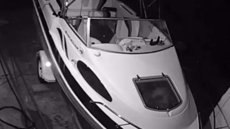 El dueño del barco lo advirtió cuando revisó la cámara de seguridad.