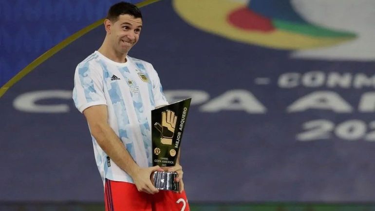 Ex arquero de la Selección criticó a Dibu Martínez: Se lo está comiendo de a poco el personaje