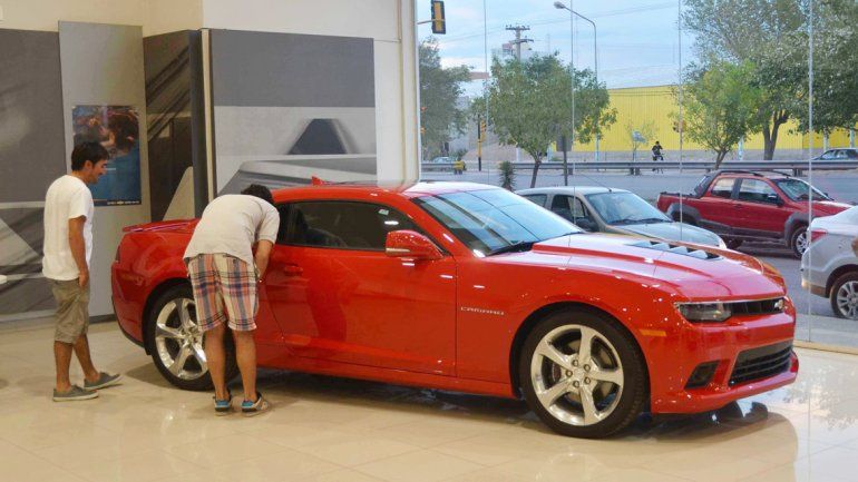 Uno de los vehículos más caros fue exhibido durante un tiempo en Neuquén. Aunque algunos tienen el placer de andar en esos autos