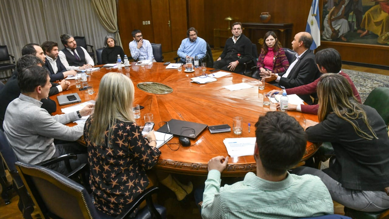 Batakis oficializó su equipo y tuvo su primera reunión de trabajo