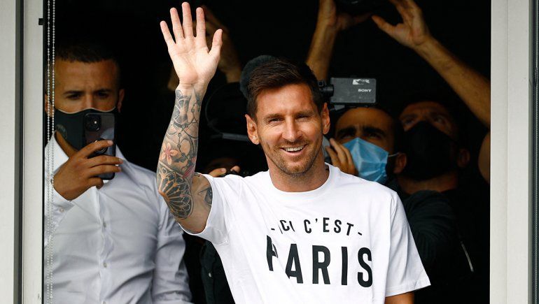 Llegó Messi y París se arrodilló a sus pies