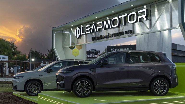 Leapmotor B10 y C10, los dos modelos chinos exhibidos en Pinamar. Leapmotor B10 y C10, los dos modelos chinos exhibidos en Pinamar.