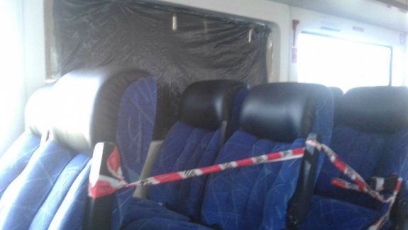A pedradas rompieron una de las ventanillas del tren