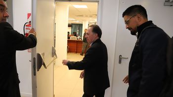 luis bertolini presento su renuncia como intendente de plottier: denuncio una maniobra judicial y politica luis bertolini presento su renuncia como intendente de plottier: denuncio una maniobra judicial y politica