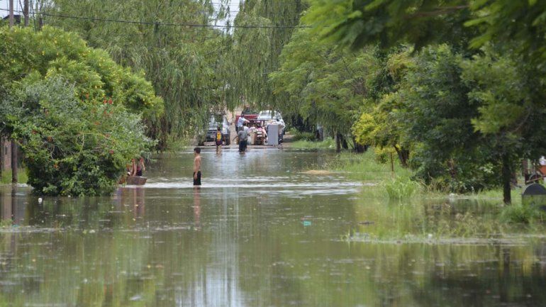 Concordia: si siguen las crecidas podrían evacuar a 20.000 personas