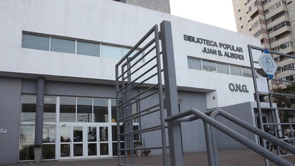 Sigue el drama en la Biblioteca Alberdi: ahora entraron a robar