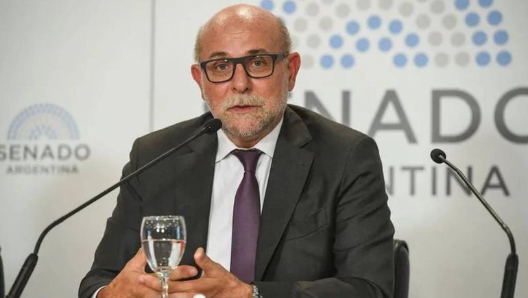 Flavio Fama en el Senado.