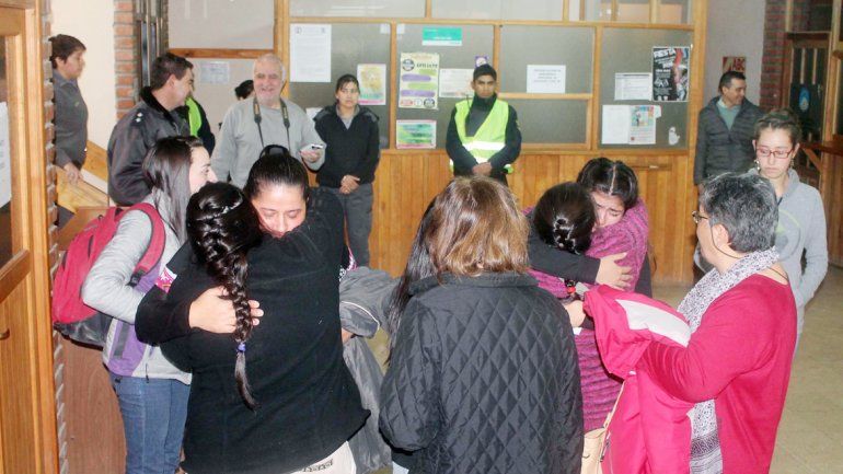 Los familiares y amigos de la víctima se abrazaron al conocer la sentencia.