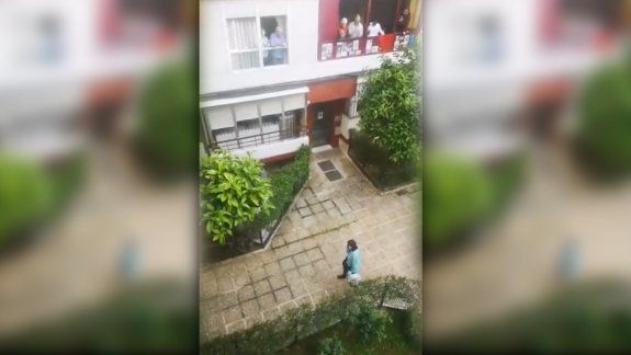 Así reciben en España a una vecina que sobrevivió al coronavirus