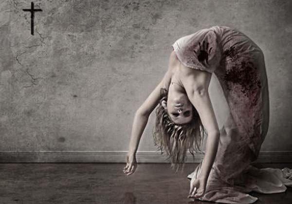 Ni la policía ni médicos pudieron contener a piba de 15 años poseída