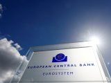 FOTO DE ARCHIVO: El logotipo del Banco Central Europeo (BCE) en el exterior de su sede en Fráncfort, Alemania, 26 de abril de 2018. REUTERS/Kai Pfaffenbach