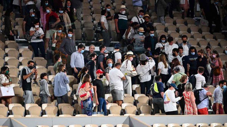 Por el toque de queda en París, tuvieron que retirarse en medio del partido de Djokovic y Berrettini