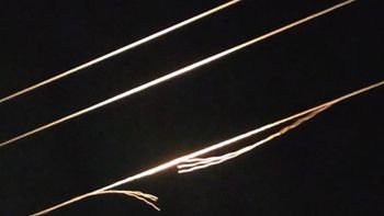 Tras el apagón, la cuadrilla de la Cooperativa de Servicio Eléctrico detectó el cable dañado y halló una boleadora con cadenas. Tras el apagón, la cuadrilla de la Cooperativa de Servicio Eléctrico detectó el cable dañado y halló una boleadora con cadenas.