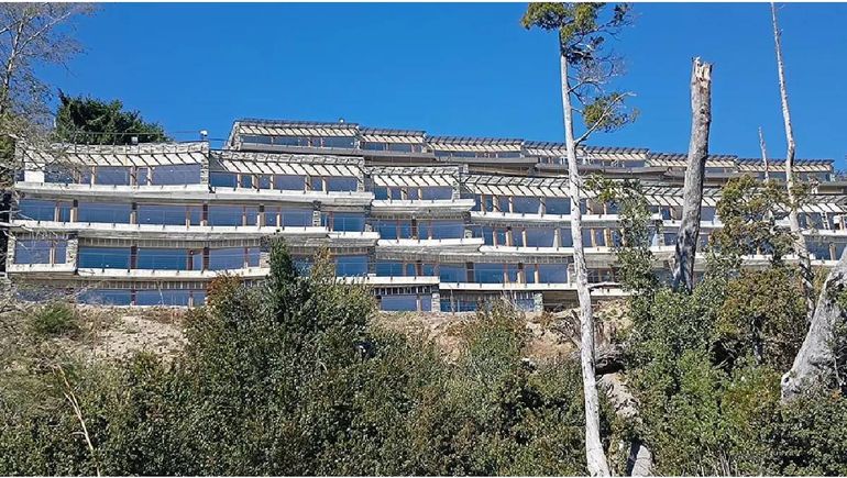 El complejo de departamentos que hace Central Urban en la costa del lago Nahuel Huapi en Villa la Angostura. El complejo de departamentos que hace Central Urban en la costa del lago Nahuel Huapi en Villa la Angostura.