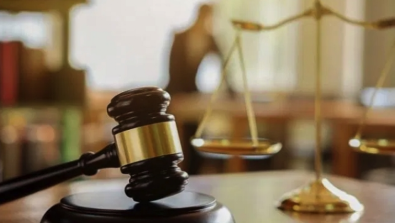 Un banco calificó como deudor a un cliente y ahora deberá pagarle por cobrar una deuda inexistente