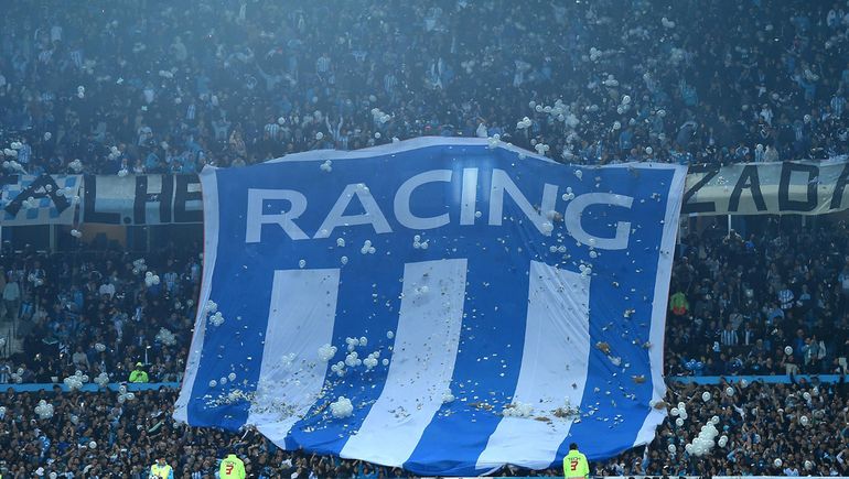 Racing aguarda por un nuevo entrenador tras la renuncia de Fernando Gago.