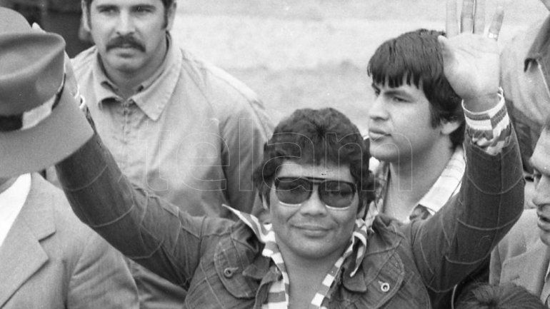 V&iacute;ctor Emilio Gal&iacute;ndez el d&iacute;a que toc&oacute; el cielo con las manos en una pelea memorable.