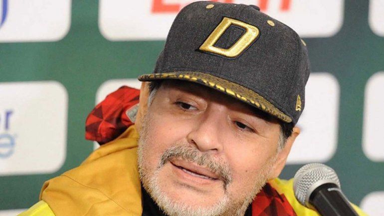 La noche de furia de Maradona en México: perdió Dorados, se peleó con el público y rompió con la FIFA