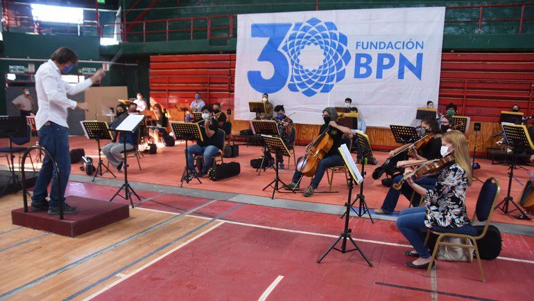 La Orquesta Sinfónica alegró la vacunación en el Ruca Che