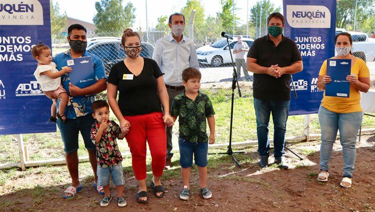 Regularizaron lotes de 70 familias en el oeste de Neuquén