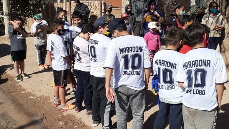 La campaña Dale Lobo llegó a un merendero neuquino y hubo alegría de los niños