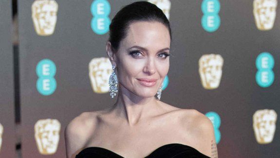 Ex empleada demanda a Angelina por robarle un personaje
